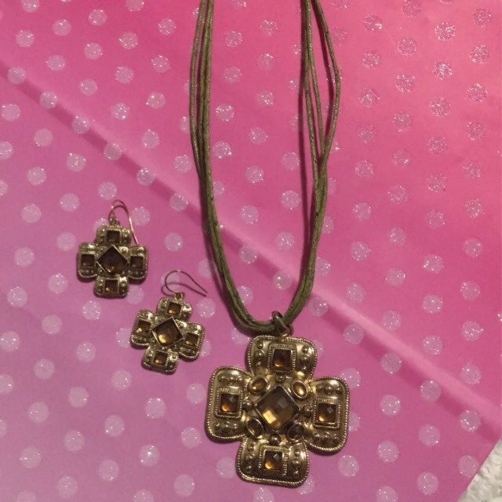 Earring and necklace set